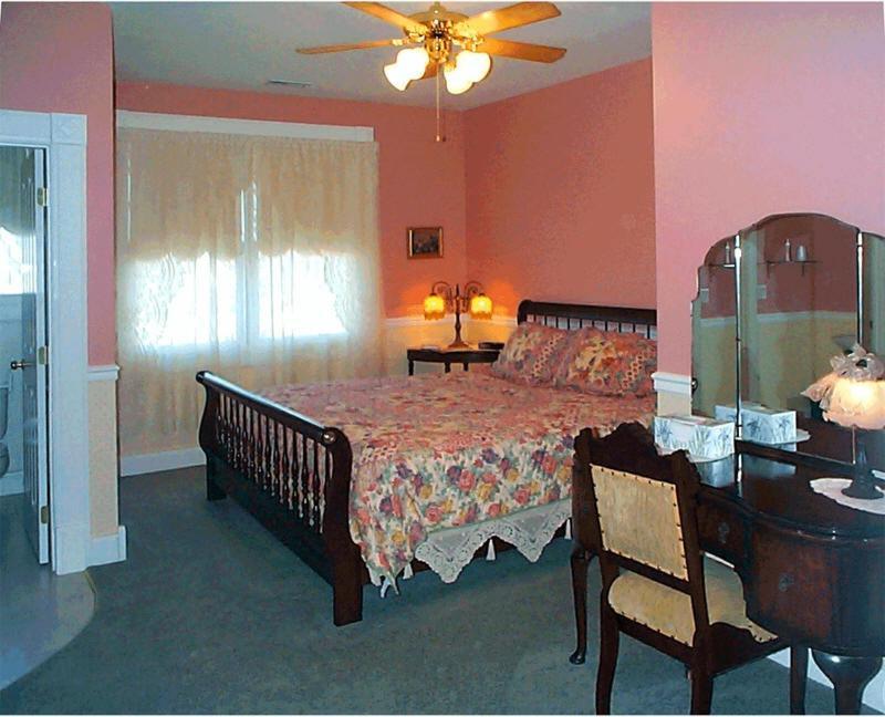Victorian Veranda Country Inn Лоренс Номер фото