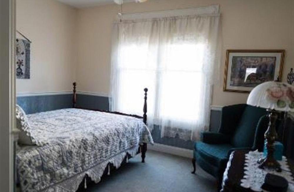 Victorian Veranda Country Inn Лоренс Екстер'єр фото